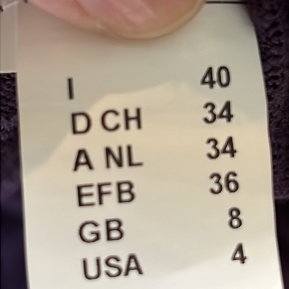 Missoni. Gorgeous keyhole top. Beautiful color. No flaws to mention ss 4 - Picture 3 of 6